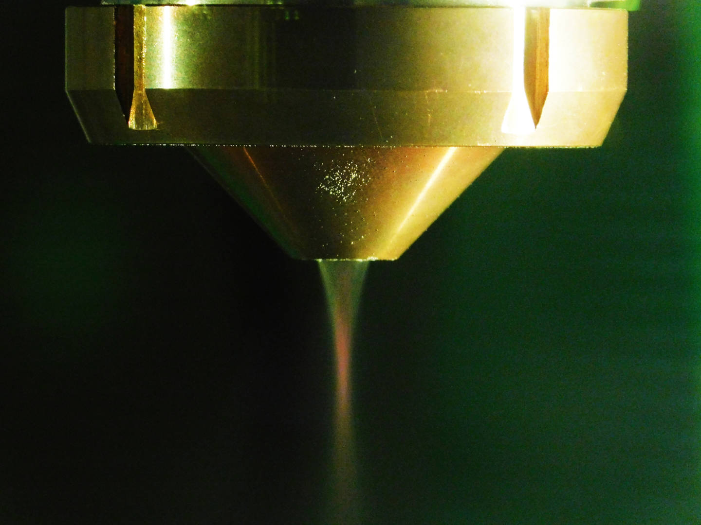 一个24Vx光束喷嘴，用于其DED打印机。光束成像