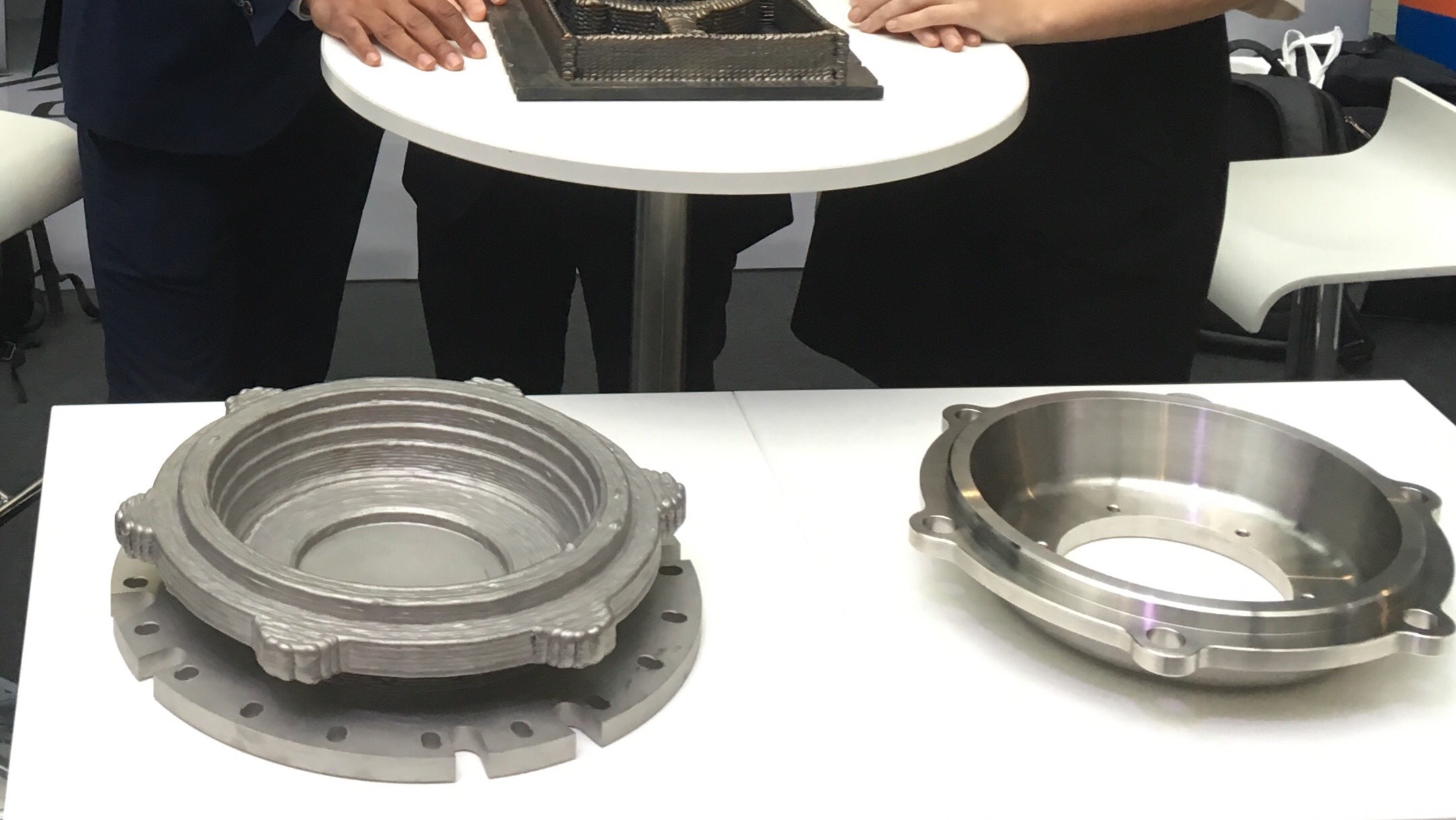 The 3D printed wheelset bearing cover before (left) and after it is machined (right). Photo via Deutsche Bahn.