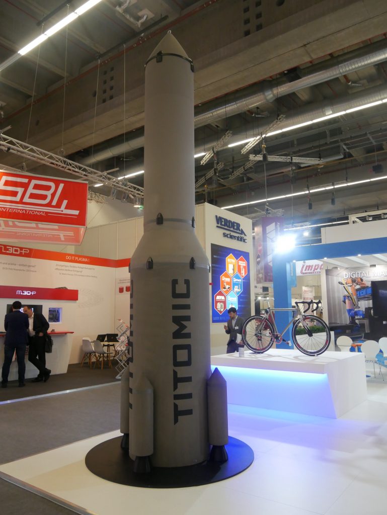 3D打印的5.5米火箭由TITOMIC制造。Tia Vialva摄影。