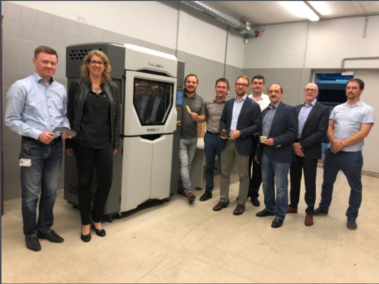 The Stratasys Fortus 450mc at the Siemens Mobility Depot in Russia, together with the team from Siemens Mobility and Stratasys. Photo via Stratasys.