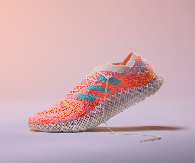 特色图片表演adidas的杂物3D印刷教练的概念艺术。通过adidas的图像。