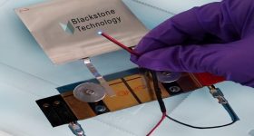 使用Blackstone的神秘技术打印的5x5 cm方案袋带有发光LED，3D打印。