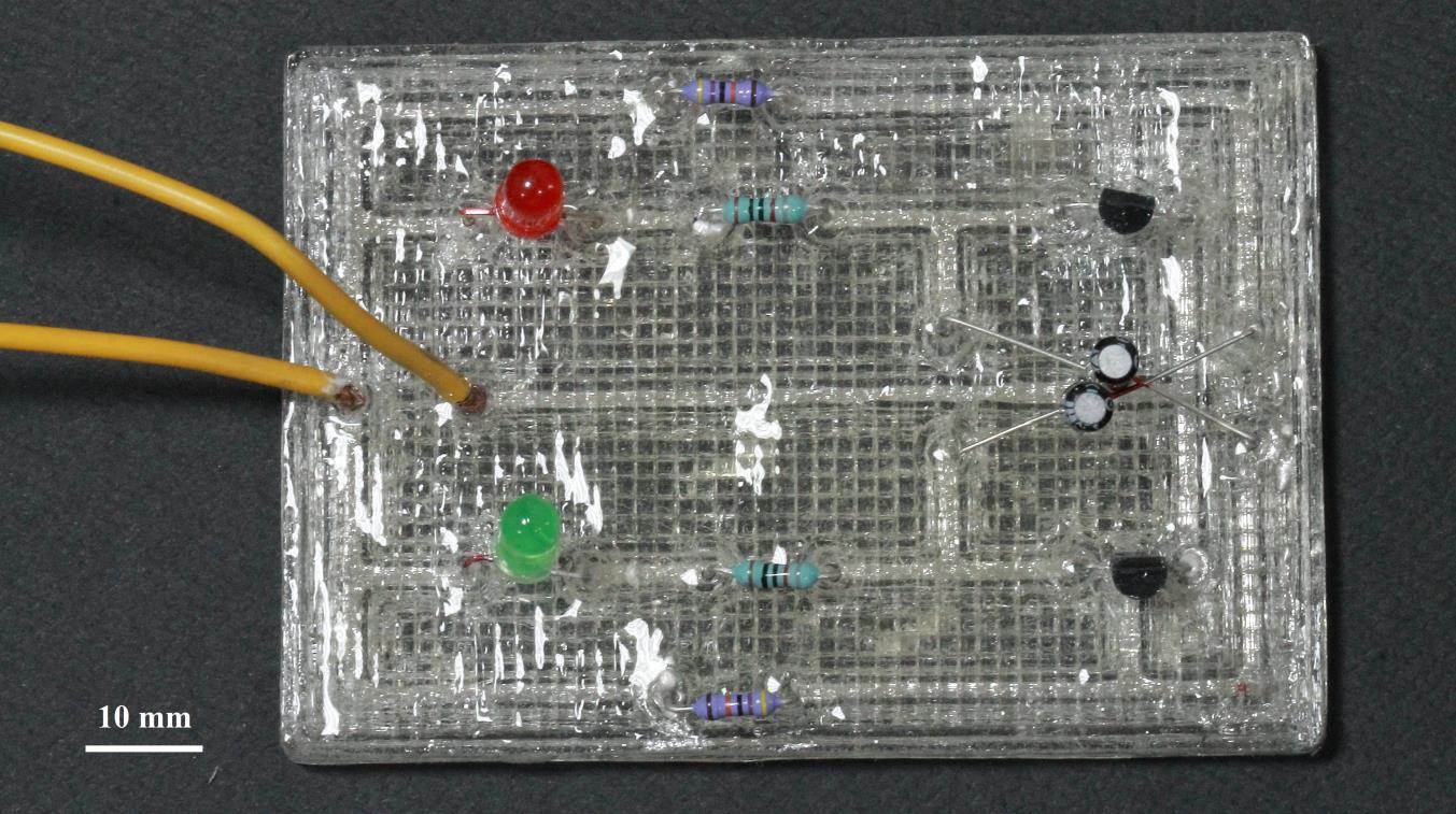 图12，“最终打印的探针信号电路”。图像通过材料和设计。