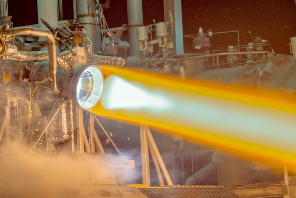 RL10火箭发动机用3D打印的铜推室进行了测试。通过Aerojet Rocketdyne图像。