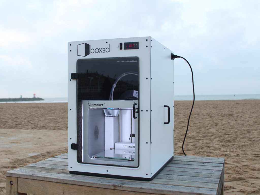 As clean as the sea air - the box3d enclosure filters out particles associated with the melting of plastics. Photo via box3d