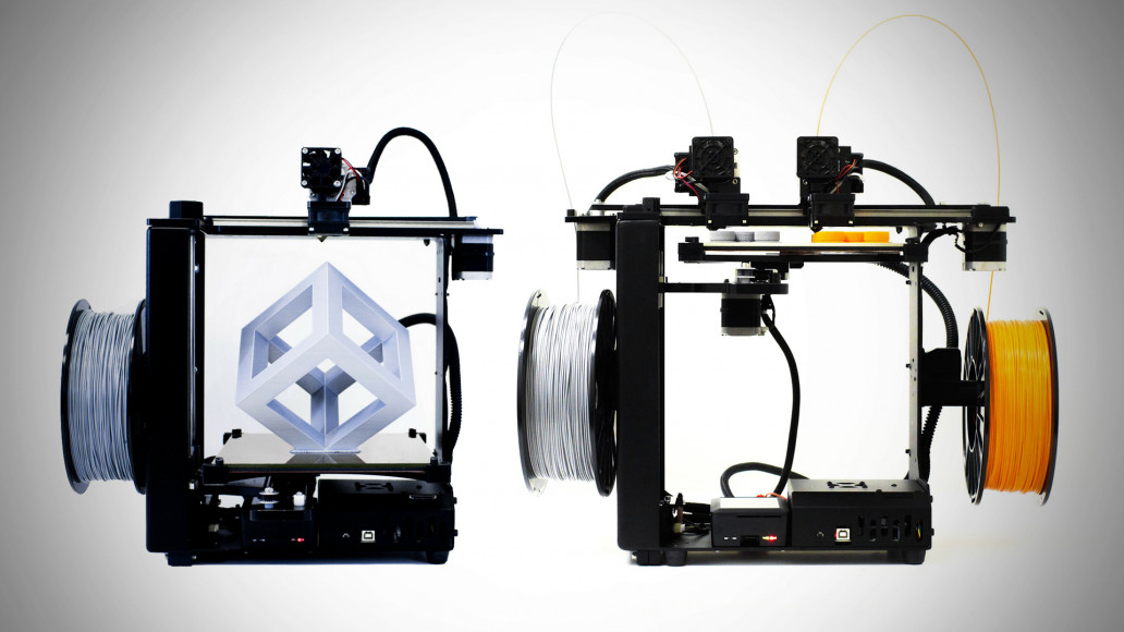 Makergear的M3-SE（左）和M3-ID（右）3D打印机。通过Makergear图像