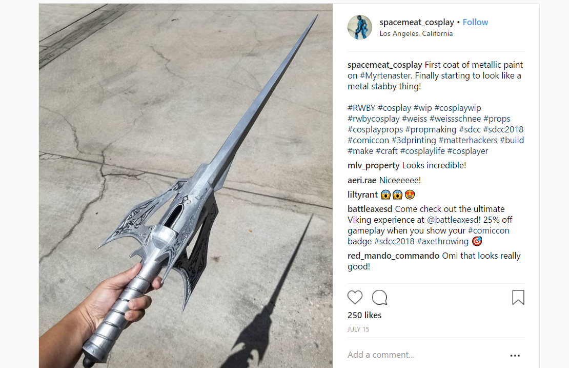 Cosplayer Benedict Choy手持Myrtenaster。照片通过Instagram@spacemeat\u cosplay拍摄