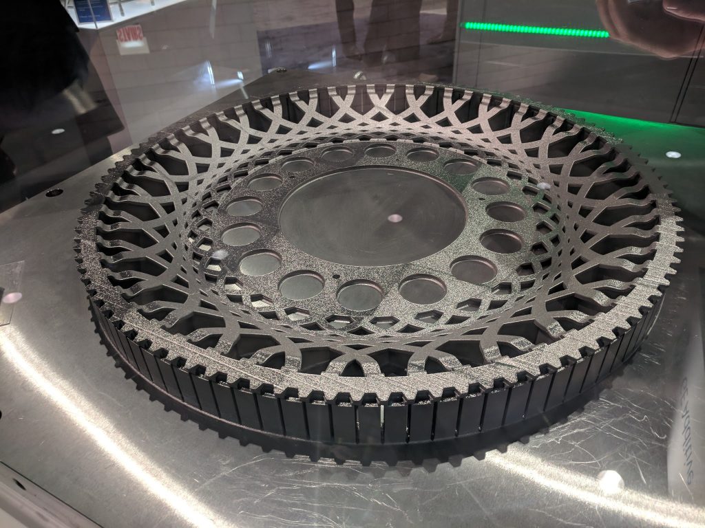 来自GE Additional ATLAS项目的3D打印金属齿轮。迈克尔·佩奇摄。