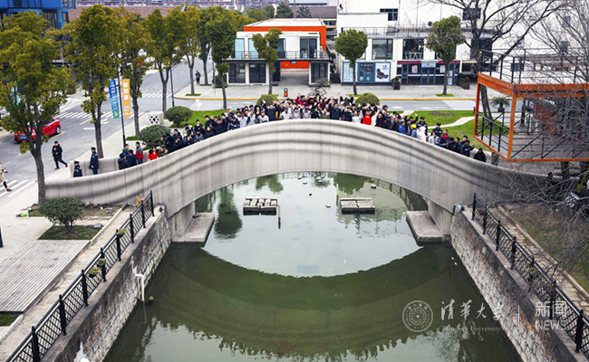 The 3D printed pedestrian bridge installed in Shanghai. Photo via the Tsinghua University’s School of Architecture.