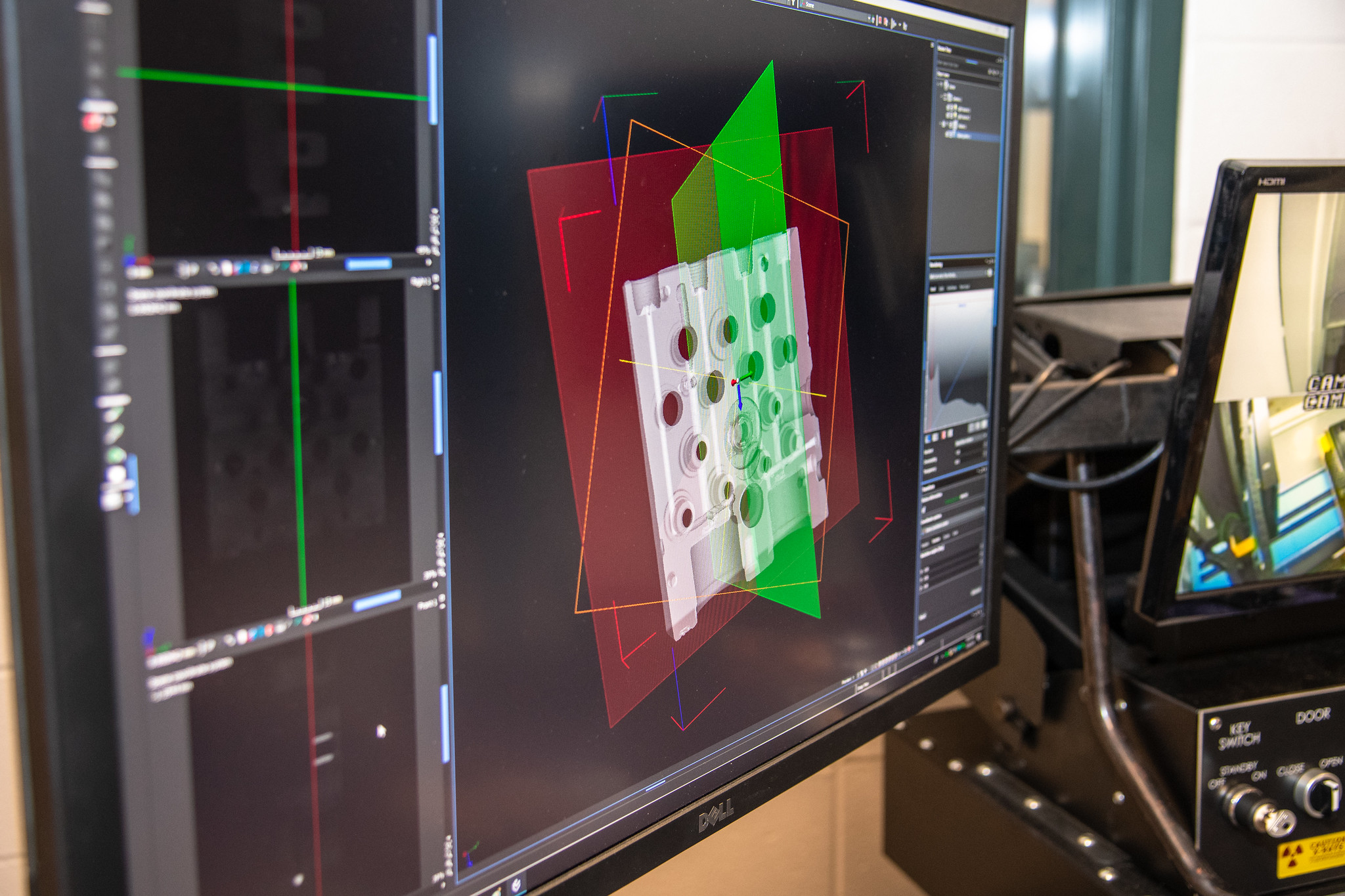 X射线CT系统成像的防旋制动系统的3D渲染。红色和绿色平面代表用于观察零件内部结构的不同观点的切片和部分。通过奥本大学的照片