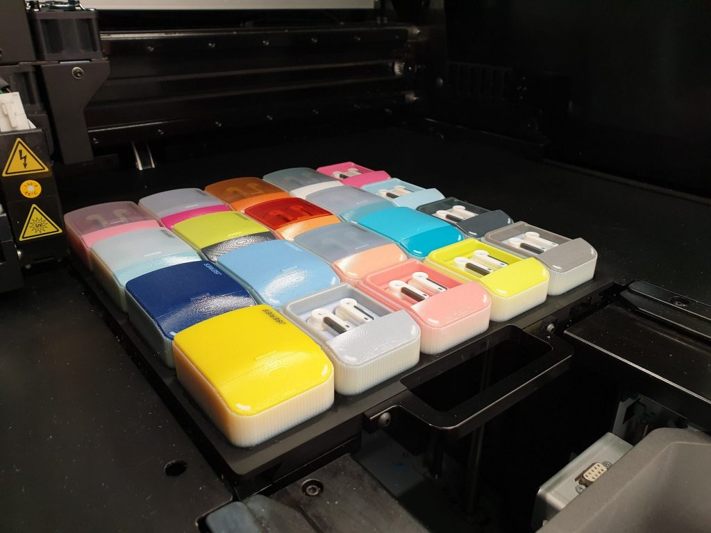 Stratasys的PolyJet技术可以打印全彩聚合物部件。通过Stratasys公司照片。