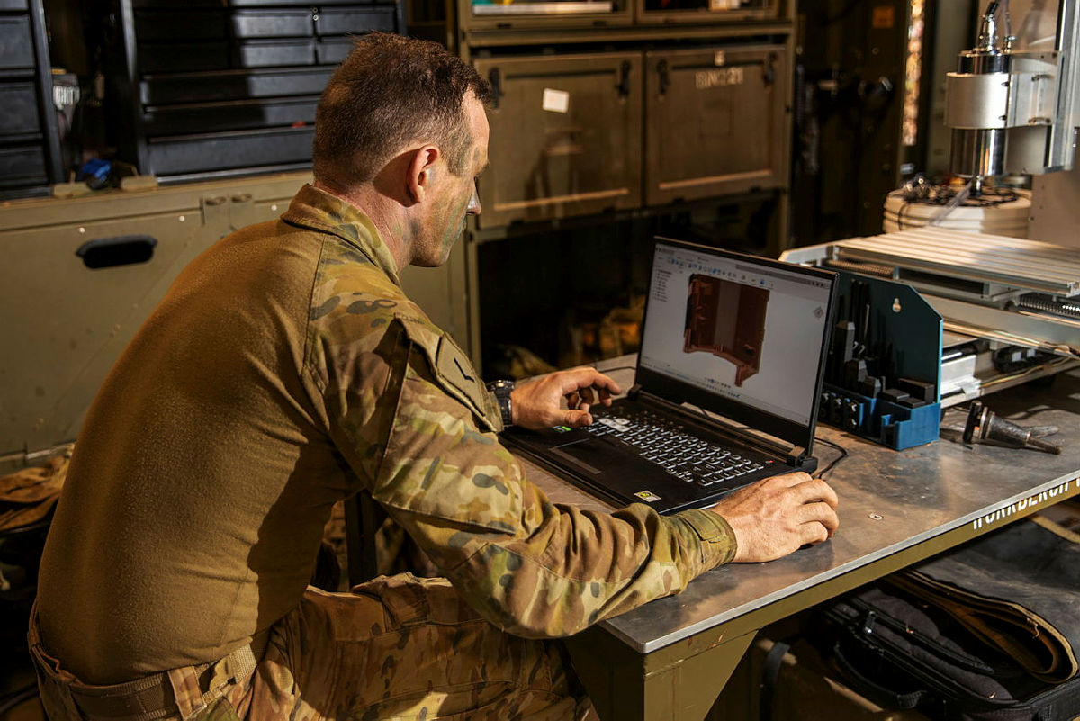 Prior to the Australian Army's two field tests, 20 soldiers were given training by CDU on programming and operating the printer. Photo via the Australian Army.