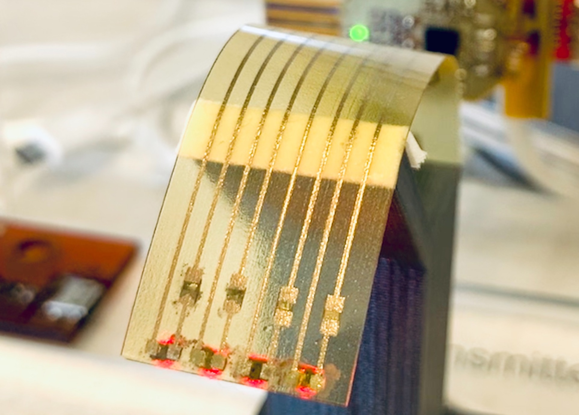 Nano Dimension凭借其AME技术取得了重大进展，去年与瑞好(REHAU)合作创造了触控传感器的“里程碑”。照片通过纳米尺寸。