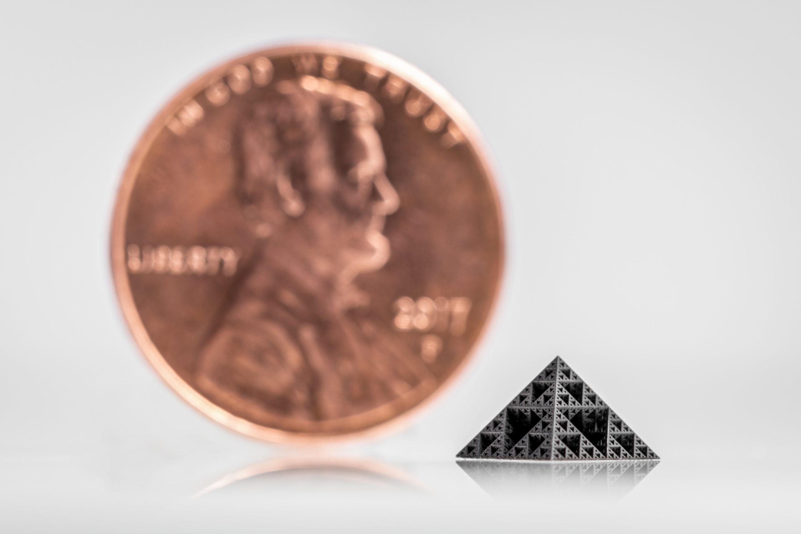 Nanofabrica在其微观3D打印技术中具有速度和精度。通过Nanofabrica摄影。