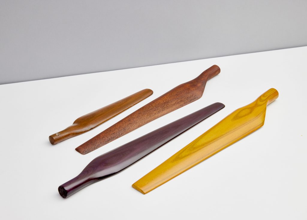 木材螺旋桨3D打印使用桌面金属的粘合剂喷射技术。通过Forust照片。