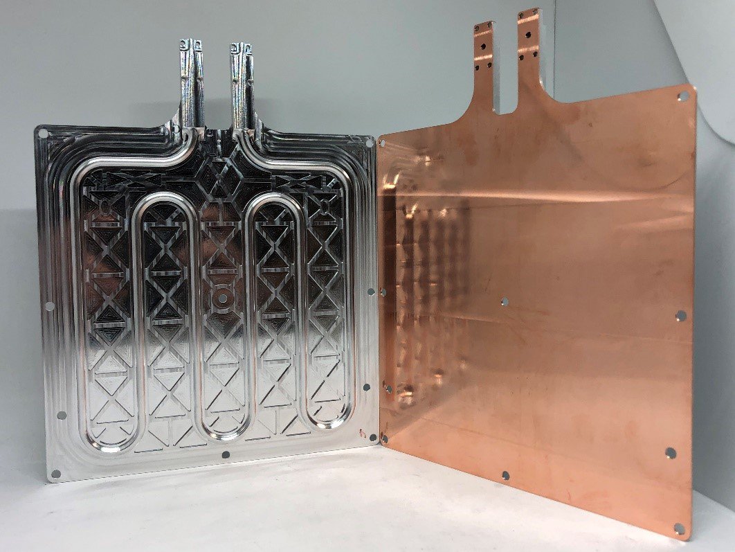 这款3D打印的CubeSate散热器结合了铝和铜，使热量在面部更均匀地扩散。通过Fabrisonic照片。