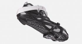 3D打印的LoreOne自行车鞋。通过知识的照片。