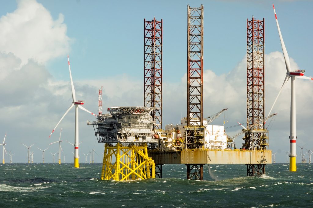 北海的一个近海风力发电场。
