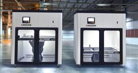 建造者极端1500 HC 3D打印机。照片通过构建器。