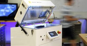 XACT金属的新XM200C 3D打印机。