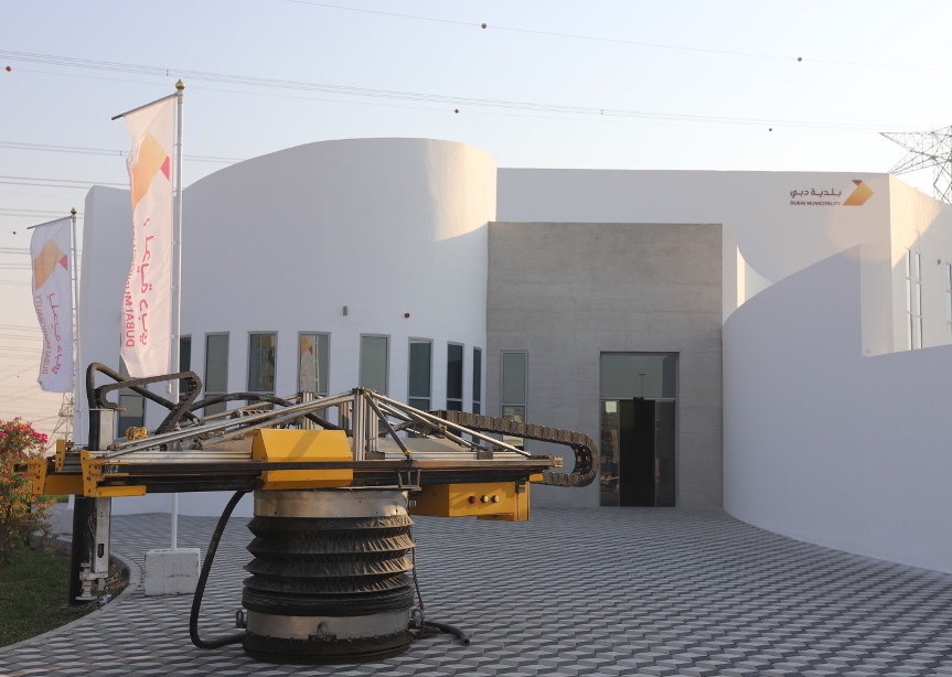 一个pis Cor's record-breaking 3D printed building in the UAE.