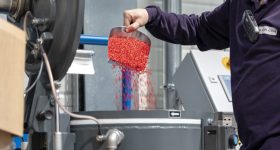 Kimya将开发新的高性能材料，从回收塑料中为ORPLAST方案的第三阶段开发。通过Kimya的照片。