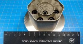 使用GRX-810在NASA Glenn印刷的涡轮发动机燃烧器3D。通过NASA照片。