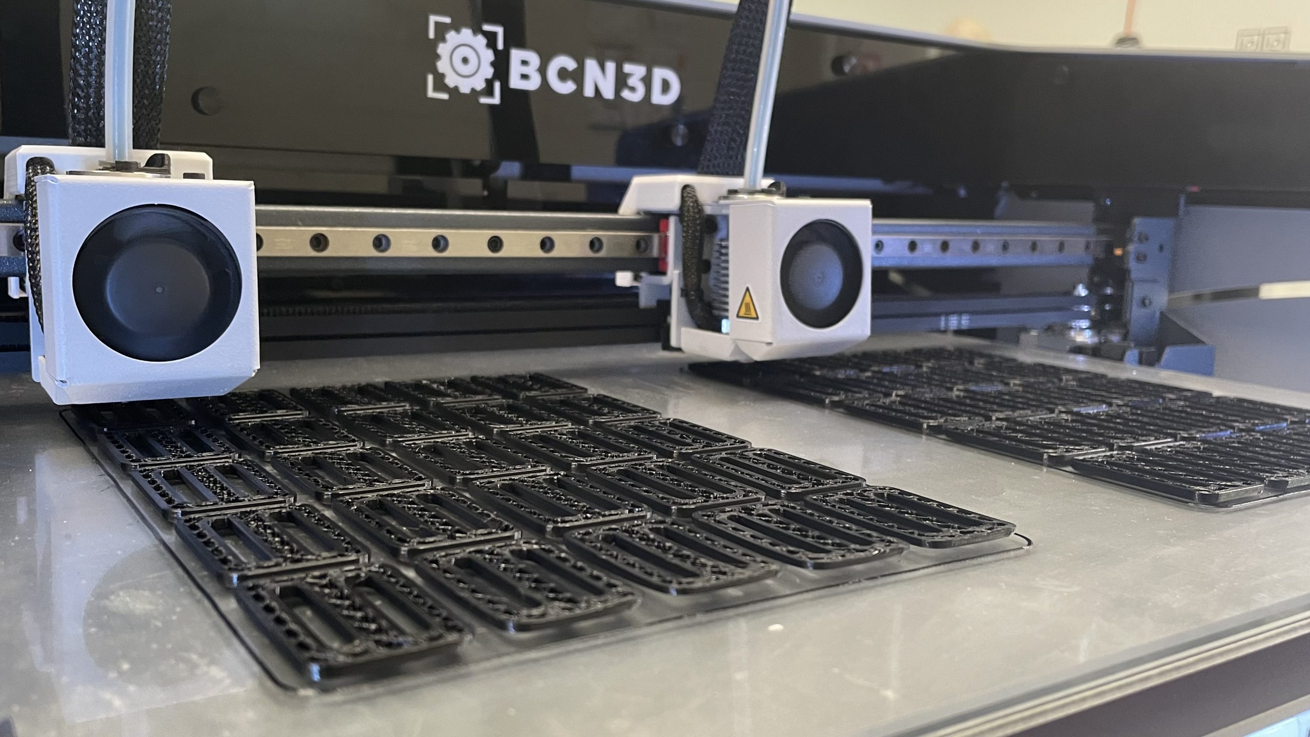 BCN3D Epsilon系列W50 3D打印机上的3D打印止血带零件。通过BCN3D照片。