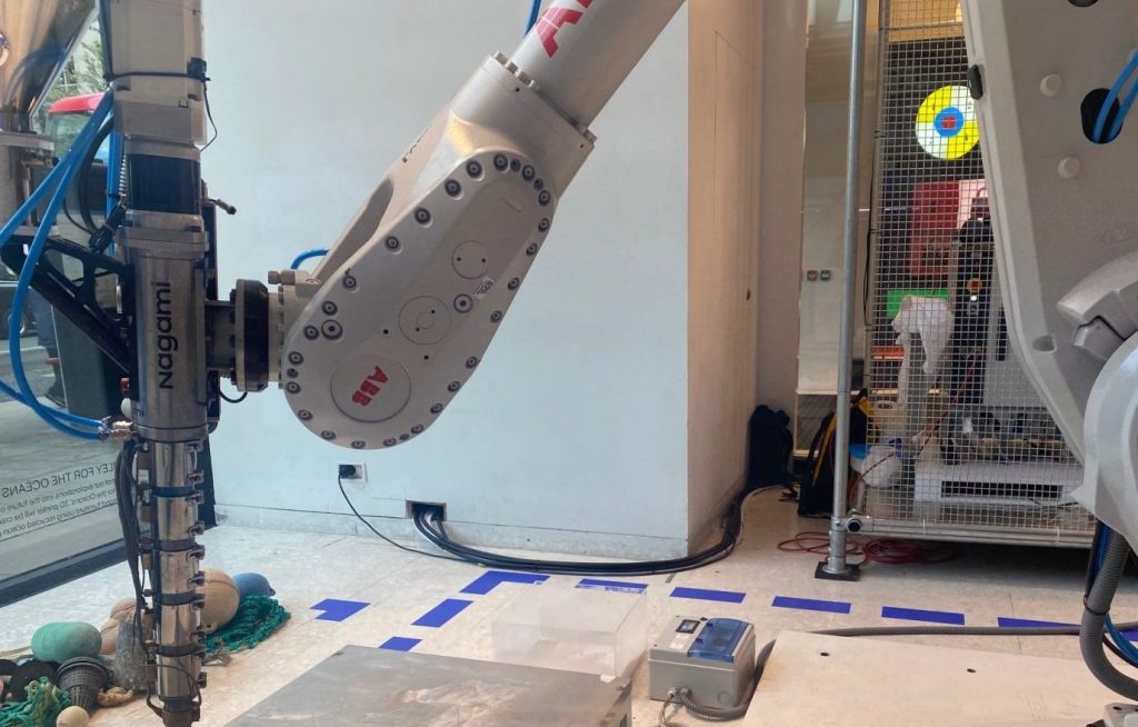 海洋的帕利' robot arm-mounted 3D printer.