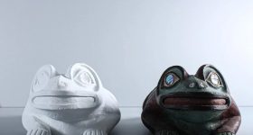 这3D printed Tlingit Frog Clan Helmet (left) and the original artifact (right). Photo via UMaine.