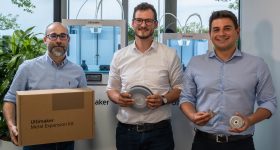 Left to right: Miguel Calvo (CTO Ultimaker), Tobias Rödlmeier (Business Development Manager – Metal Ecosystem at BASF Forward AM), Andrea Gasperini (Product Manager Ultimaker) presenting components of the Ultimaker Metal Expansion Kit, co-developed by Ultimaker and BASF Forward AM. Photo via Ultimaker.