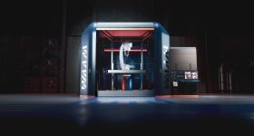 WAAM3D的Robowaam 3D打印机。通过WAAM3D的照片。