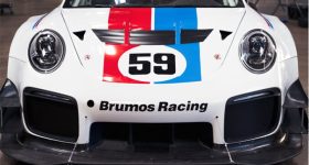Brumos Racing的GT2 RS Clubsport赛车。通过Airtech的照片。