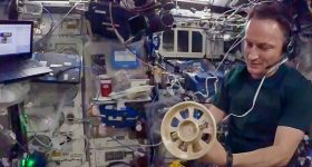 AON3D的3D打印离心机在ISS上。通过AON3D照片。
