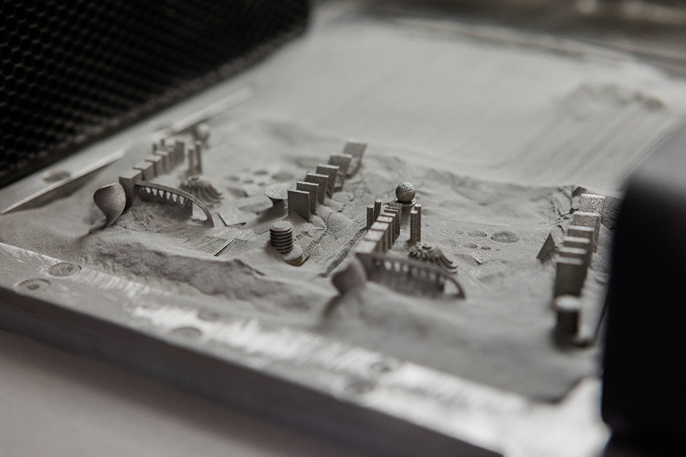 Xact Metal-3D打印零件的印刷床。通过XACT金属照片。