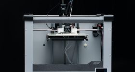 Nano3dprint的新型A2200多物质电子3D打印机。通过nano3dprint图像。